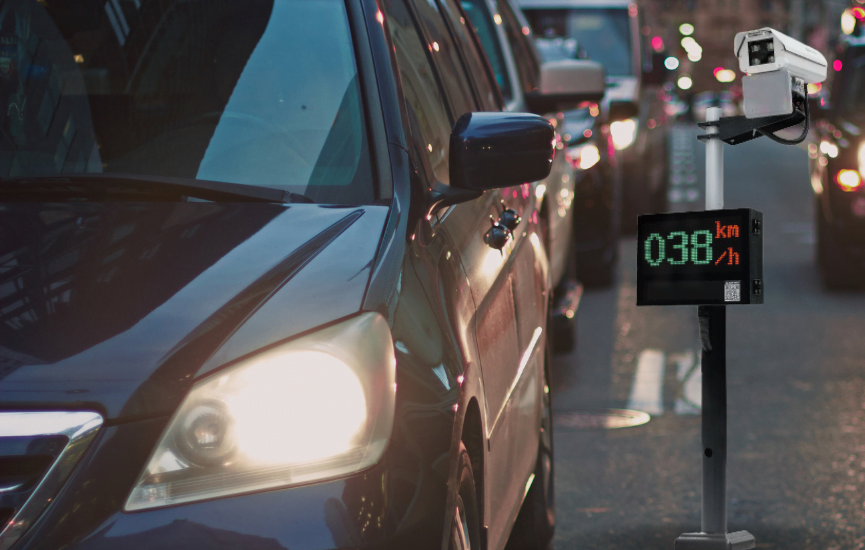 Blitz inteligente monitorando a velocidade dos veículos
